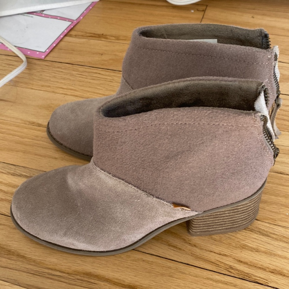Cute TOMS booties!